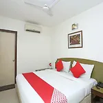Oyo 738 Hotel Green Castle
