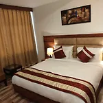 Red Crown Hotel