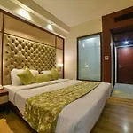 Hotel Mint Oodles 2 Mins To Nehru Enclave Metro