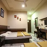 Smyle Inn - Best Value Hotel Near New Delhi Station