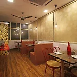 Oyo Rooms 744 Near Blk Hospital