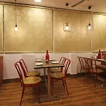 Oyo Rooms 744 Near Blk Hospital