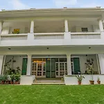 5-Br Home In A Bungalow