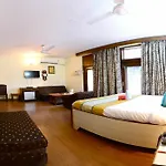 Oyo 9266 Hotel Kapoor Inn