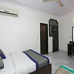 Oyo 13277 Hotel Neelam Palace