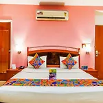 Fabhotel Divine Inn