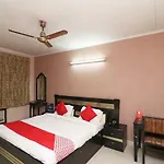 Oyo 24672 Bharat Guest House