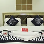 Oyo Premium Laxmi Nagar