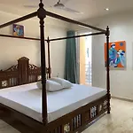 Cameo Art House