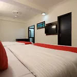 Oyo 60476 Hotel Silver Rooms