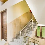 Oyo 71521 Hotel Crown
