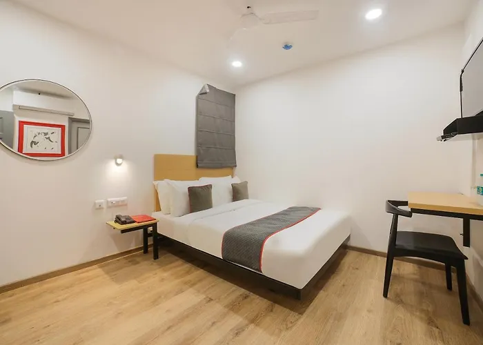 Vaccinated Staff- Oyo Townhouse 276 Hotel Sunrise