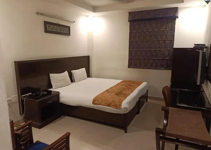 Hotel Clark Heights
