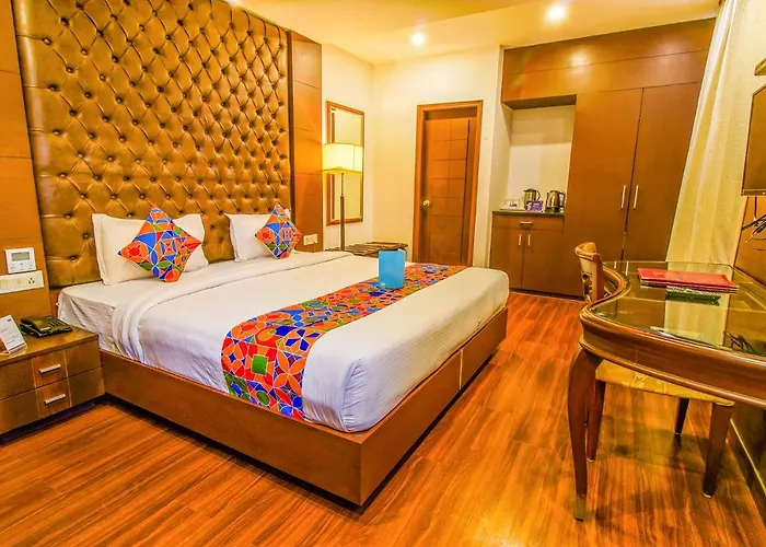 Fabhotel Bollywood Paradise Mahipalpur - Fully Vaccinated Staff