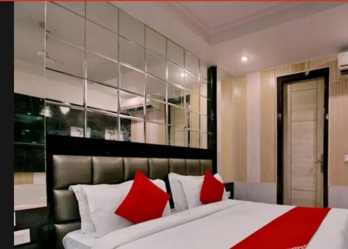 Hotel Lotus Palace
