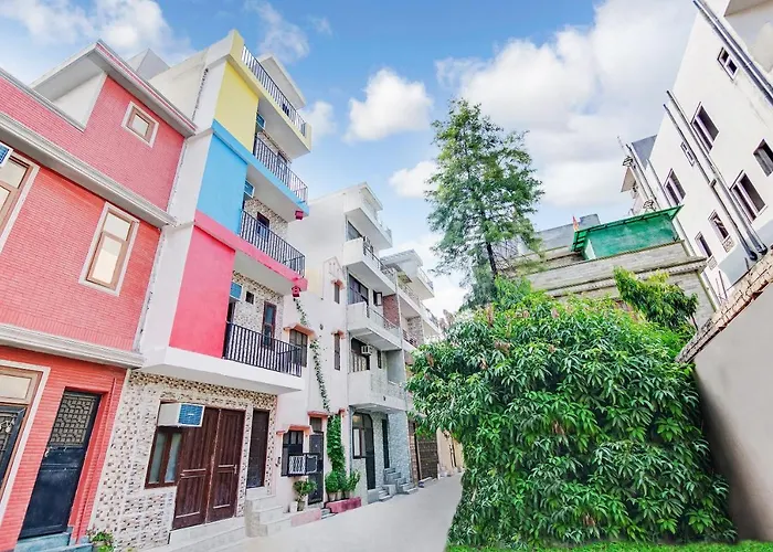 Oyo 78966 Cozy Stay Lajpat Nagar Near Metro Station