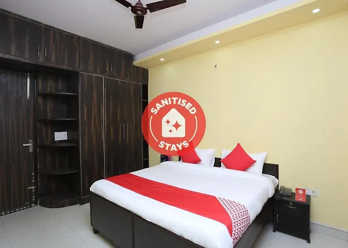 Oyo 28172 Hotel Golden Palace
