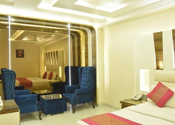 Aman Continental - 2Mins From Railway Station And 5 Mins From Metro