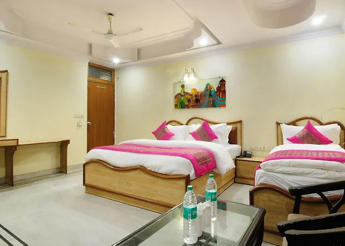Hotel De Holiday International @ New Delhi Station