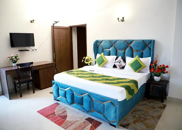 Fortune Home Service Apartment 3Bhk,E-28, Saket 2B