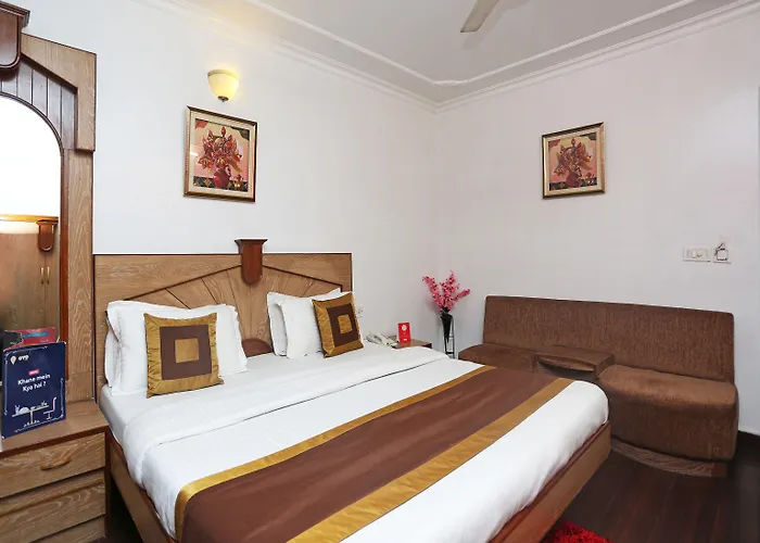 Fabexpress Welcome Palace Near New Delhi Railway Station