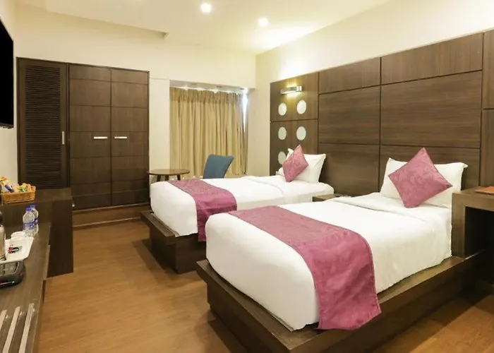 Hotel Green Plaza At Airport