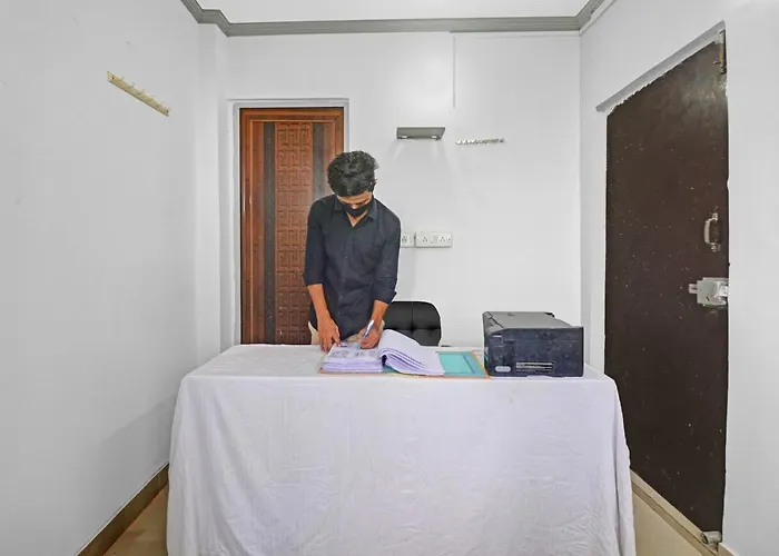 Flagship Comodo Inn Near The Chanakya