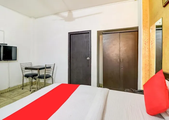 Oyo Prime Residency Near Chhatarpur Metro Station