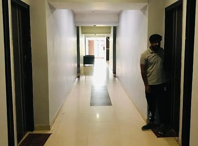 Oyo Townhouse 1100 Hotel Royal Stay Near Akshardham