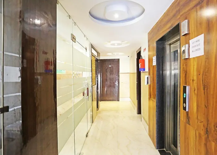 Hotel Iconic Near Delhi Igi International Airport