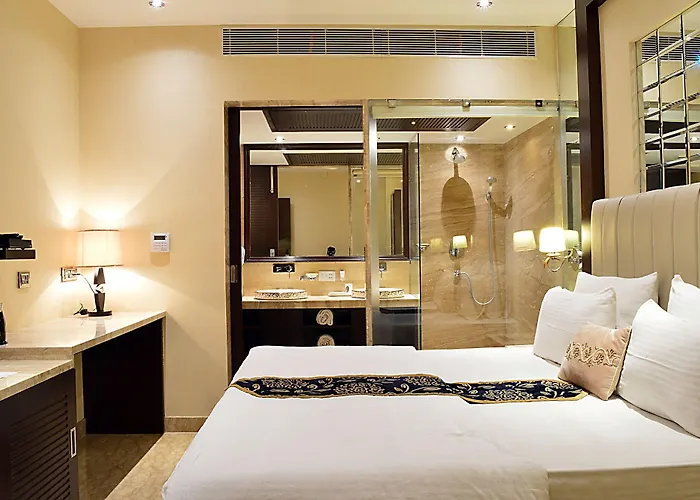 Hotel Emperor Palms