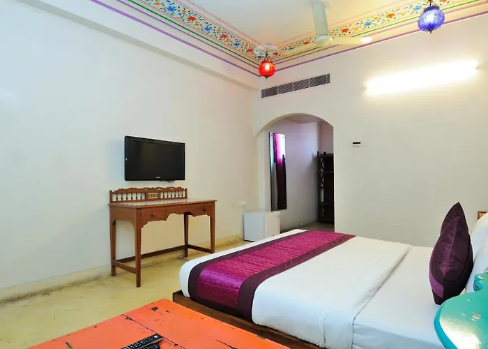 Jyoti Mahal - 05 Mins From New Delhi Railway Station