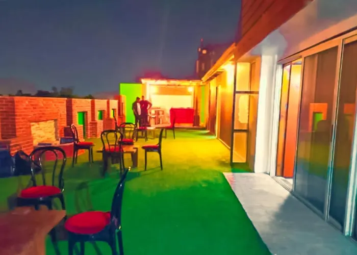 Roomshala 004 Hotel Mannat - Shalimar Bagh