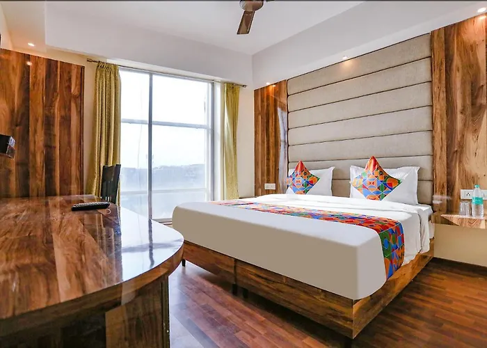 Hotel Time Stay - Near Igi International & Domestic Airport