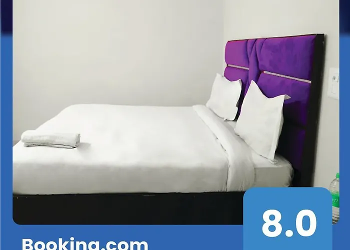 Roomshala 041 Hotel Sky Residency - Uttam Nagar Near Metro Station