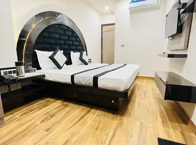 Hotel Red Stone Inn - Near New Delhi Railway Station - Paharganj