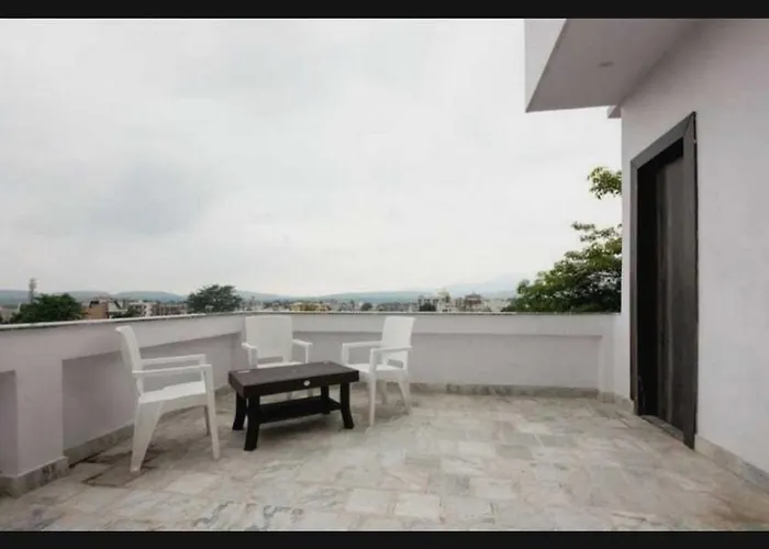 Oyo Hotel Raas Near Nawada Metro Station