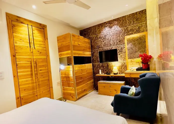 Divine Studios Rajouri Garden