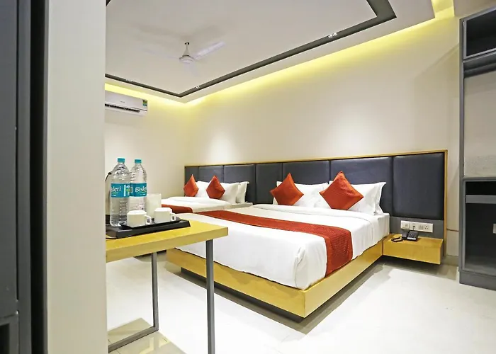 Hotel Apple Villa - Near Delhi Airport With Free Airport Transsfer