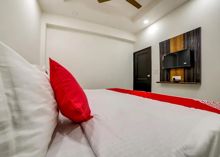Oyo Bhera Residency Near Peera Garhi Metro Station