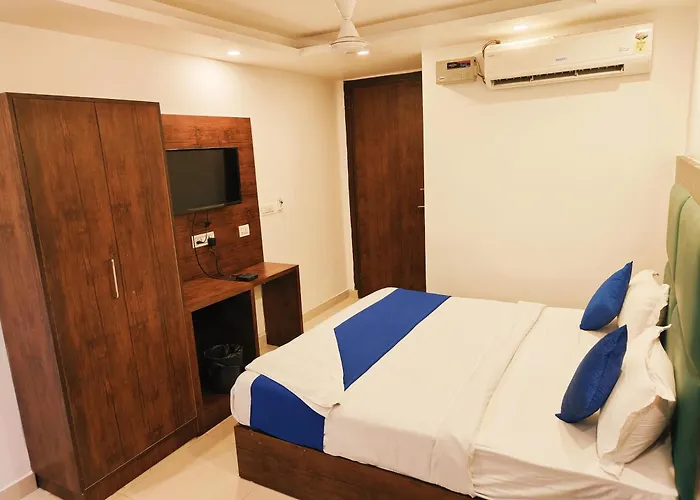 Hotel Marina Near Igi Airport