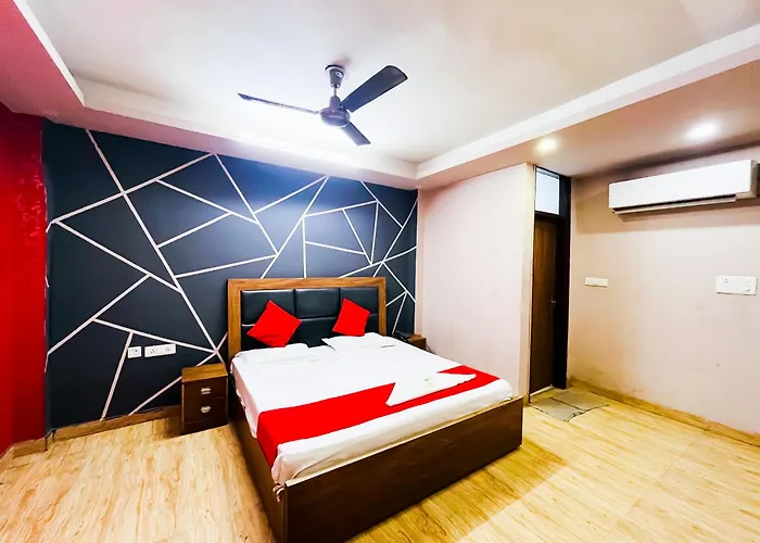 Roomshala 121 Hotel Classic - New Delhi Railway Station