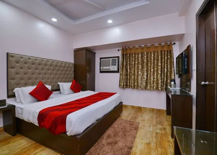 Hotel Stay By Green Snaper