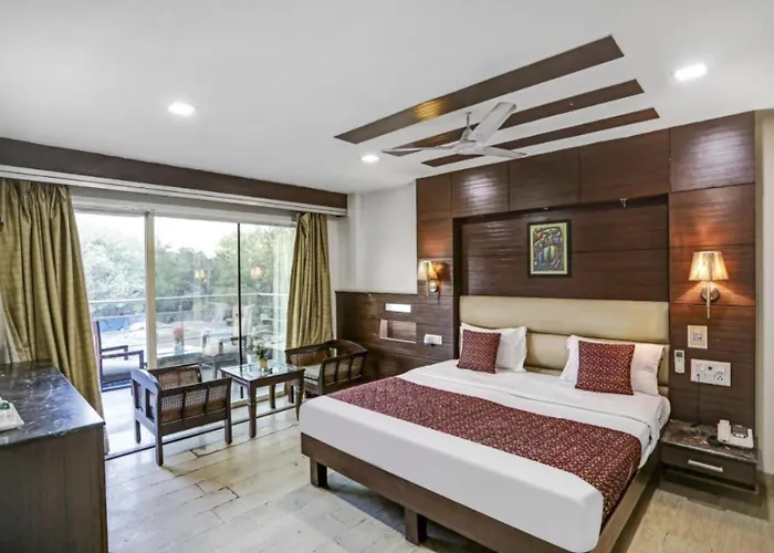Hotel Fabstays - South Delhi