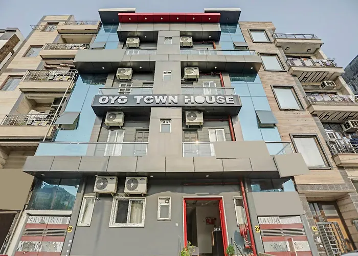Collection O 654 MANNAT ROHINI