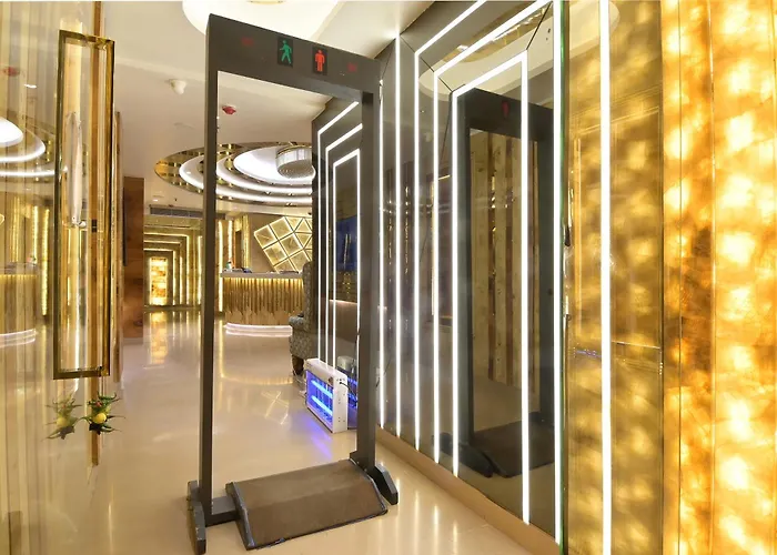 Hotel Gold Palace - 03 Mins Walk From New Delhi Railway Station