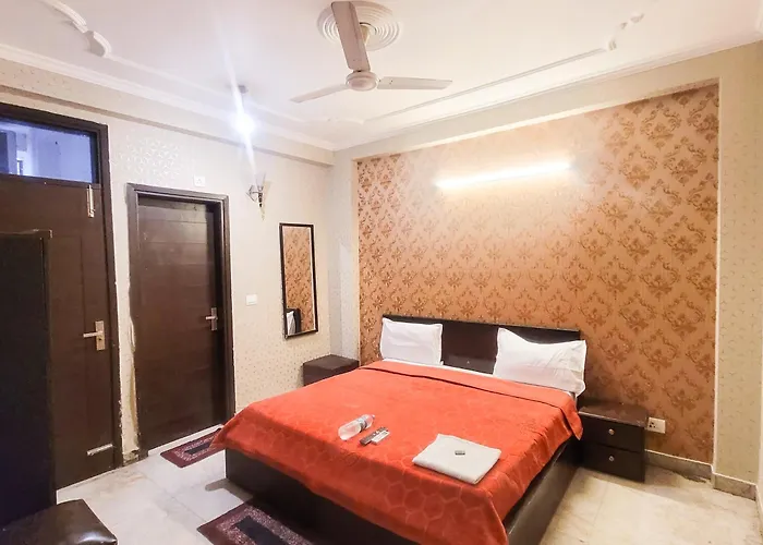 Hotel In Cr Park