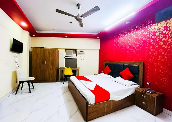 Hotel Bashistha - 2Mint Walk Nizamuddin Railway Station