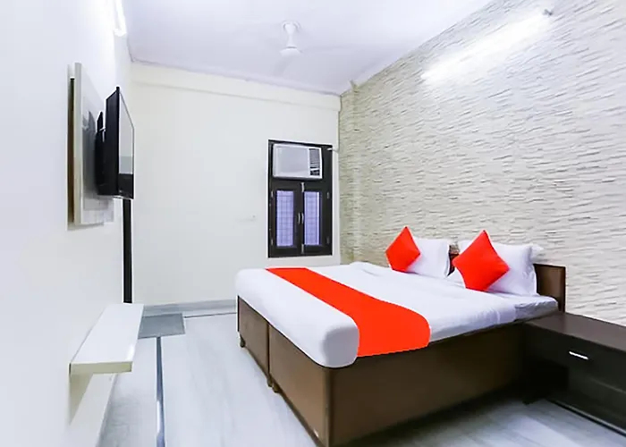 Rooms In Laxmi Nagar