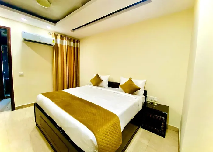 Hotel Grand - Govindpuri